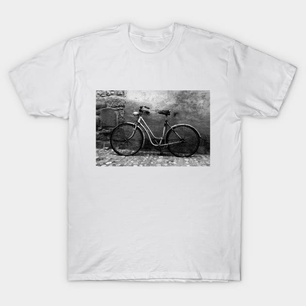 Classic Bicycle - Black and White T-Shirt by KiyoMi